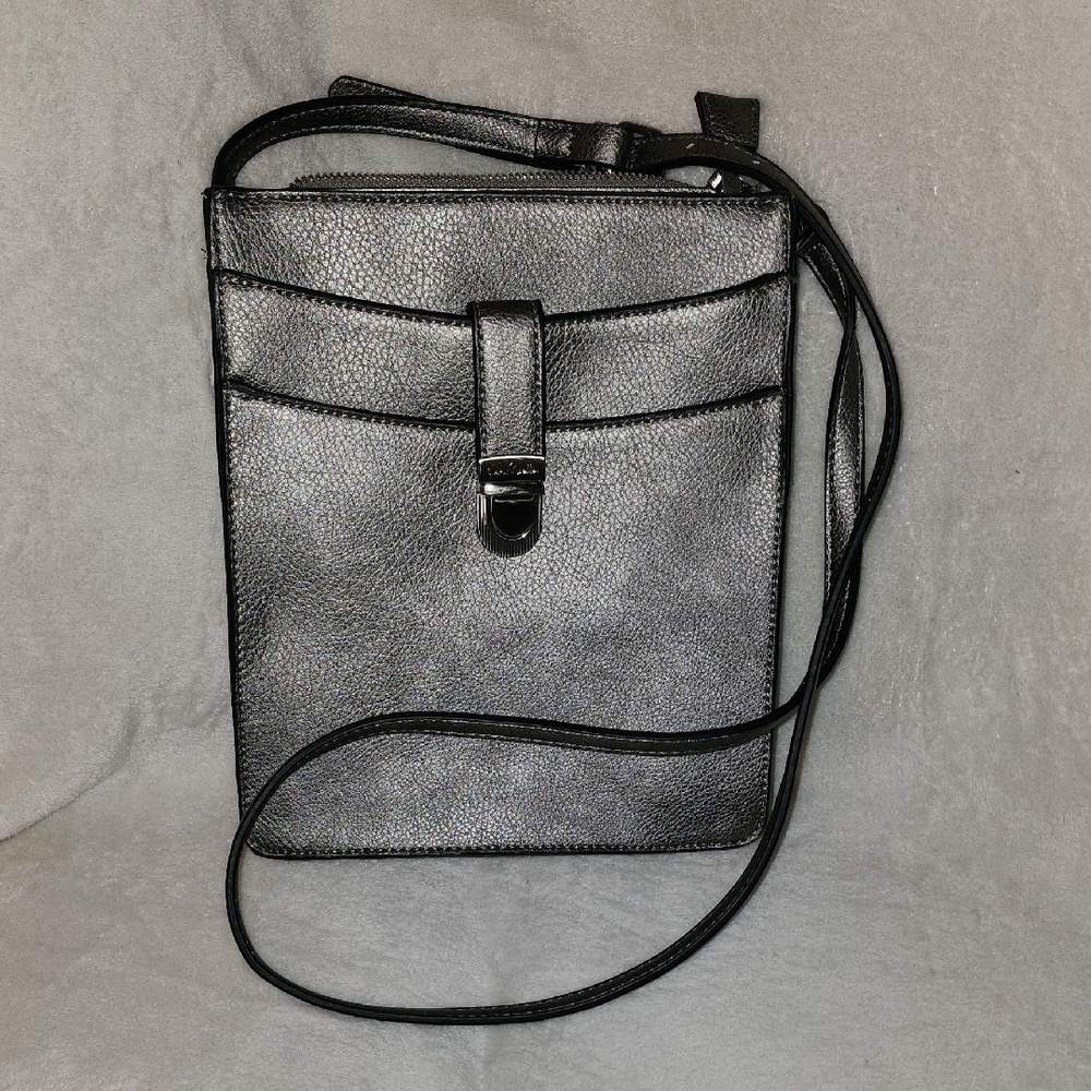 Simply Noelle In Metalic Silver Crossbody Bag.